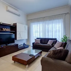 Gorgeous With Terrace In Fort Cambridge, Pool Apartment